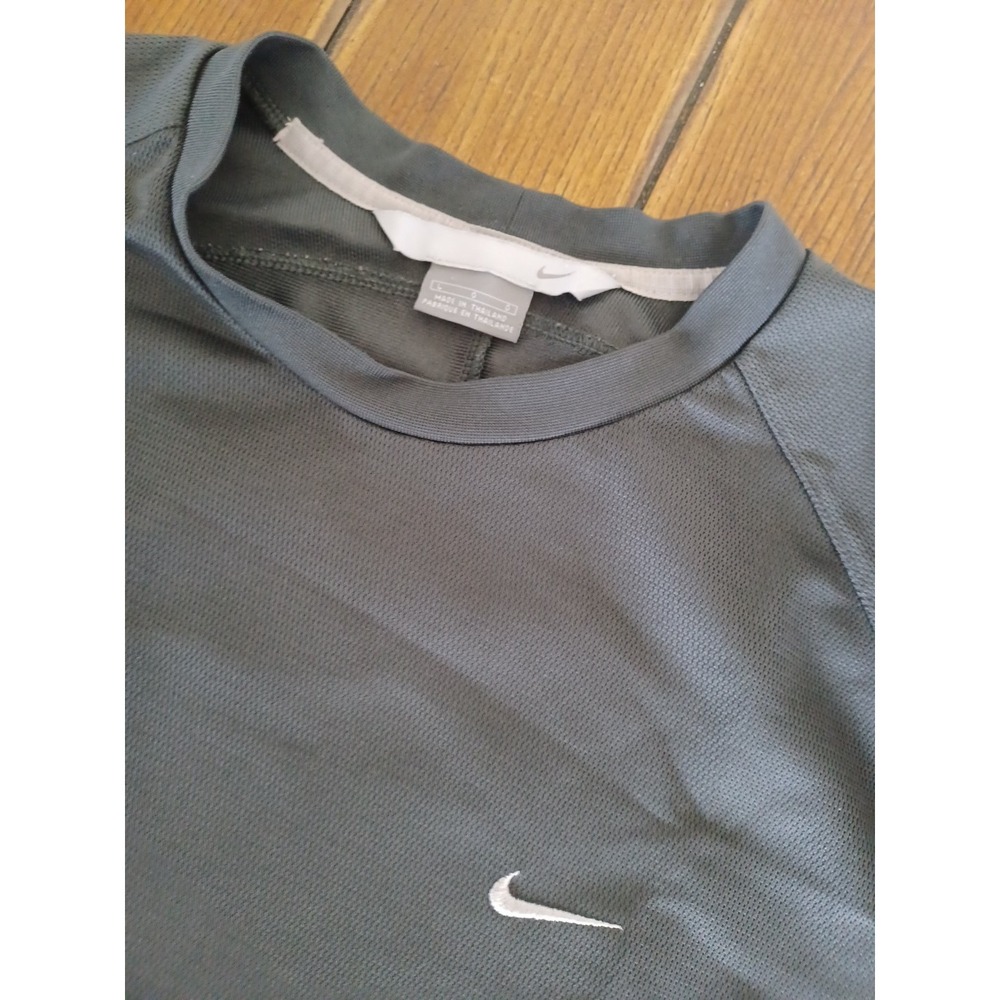 Nike T-shirt Large Gray Lightweight pullover.